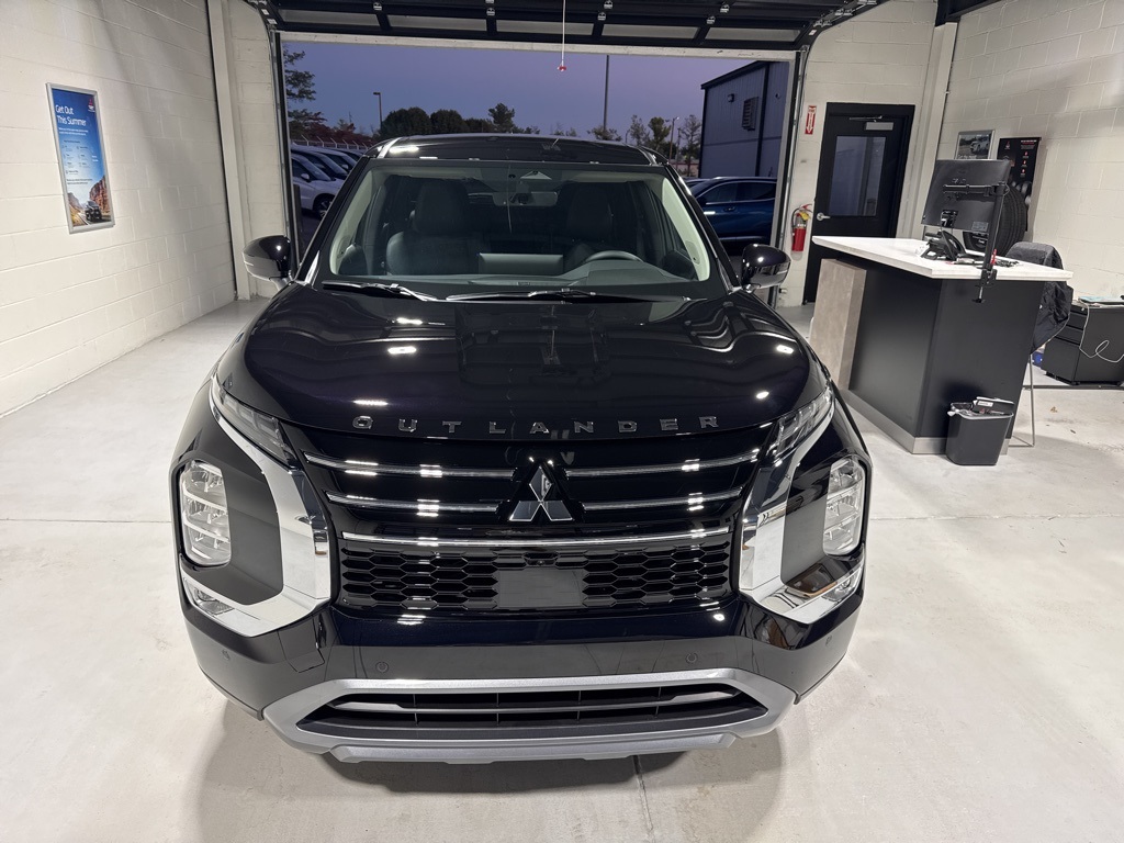 2025 Mitsubishi Outlander SE's photo