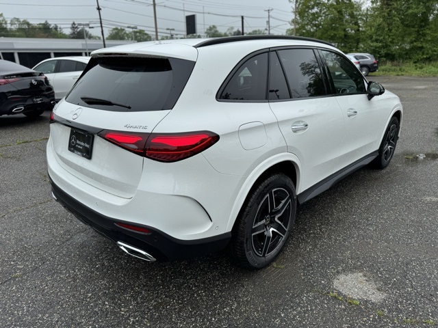 2025 Mercedes Benz GLC 300 4MATIC photo 3