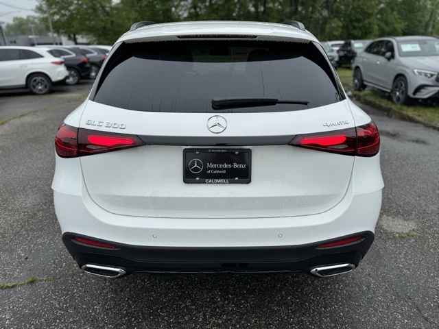 2025 Mercedes Benz GLC 300 4MATIC photo 4