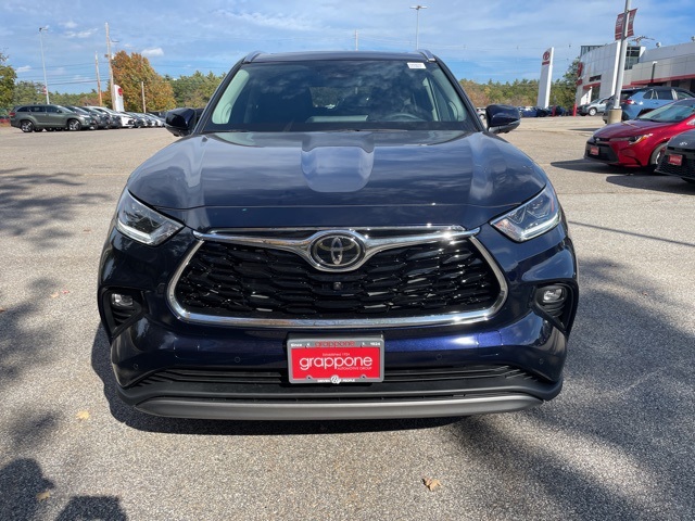 2025 Toyota Highlander Platinum photo 2