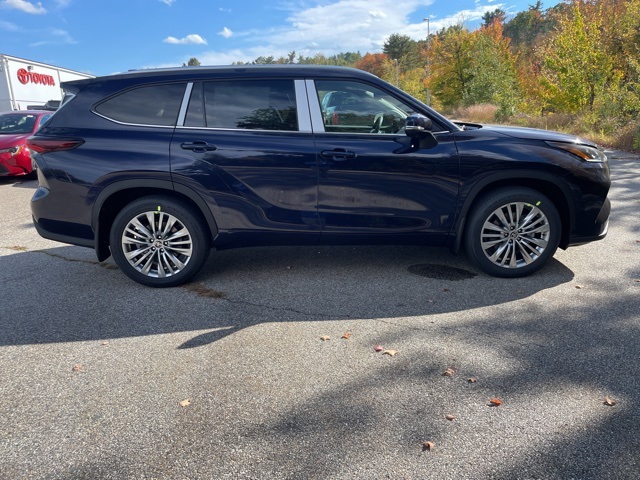 2025 Toyota Highlander Platinum photo 3