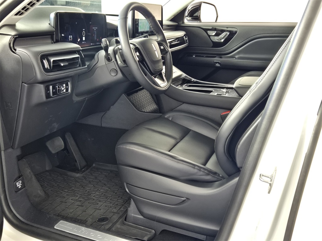 new 2025 Lincoln Aviator car