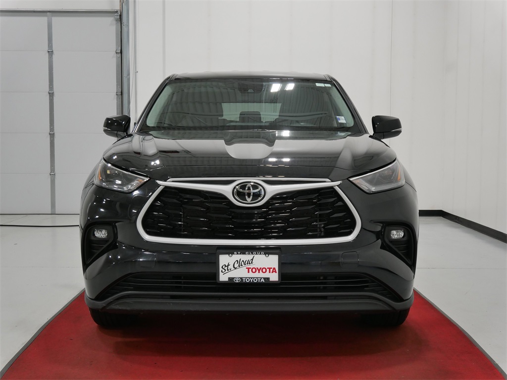 Used 2022 Toyota Highlander LE with VIN 5TDBZRBH9NS227326 for sale in Waite Park, Minnesota