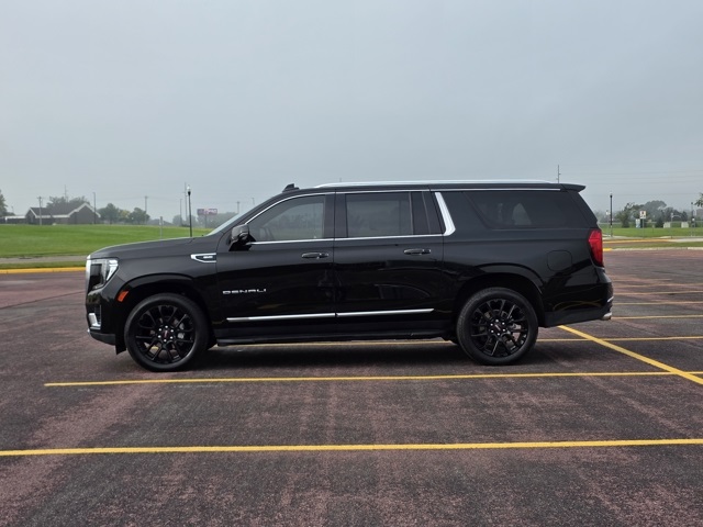 2023 GMC Yukon XL 4WD Denali