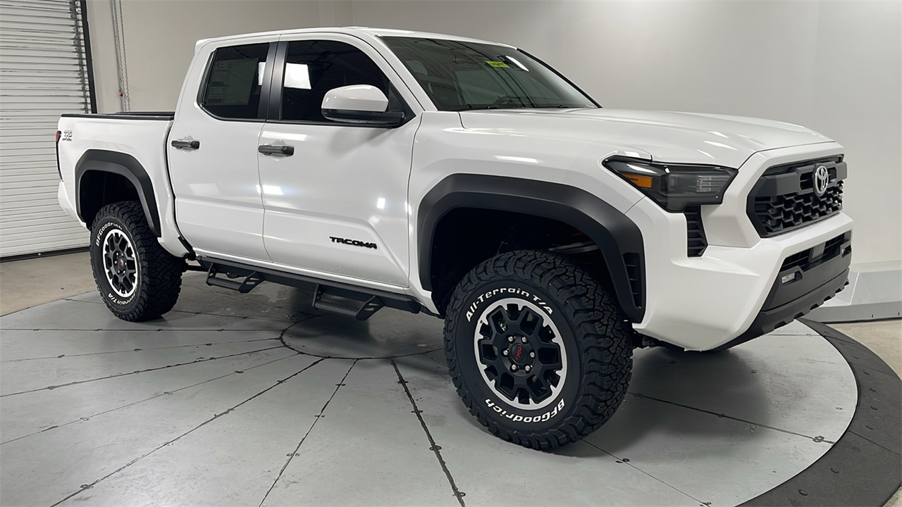 2025 Toyota Tacoma TRD Off-Road Double Cab photo 3
