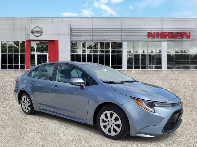 Used 2023 Toyota Corolla LE with VIN 5YFB4MDE4PP042245 for sale in Northfield, Minnesota