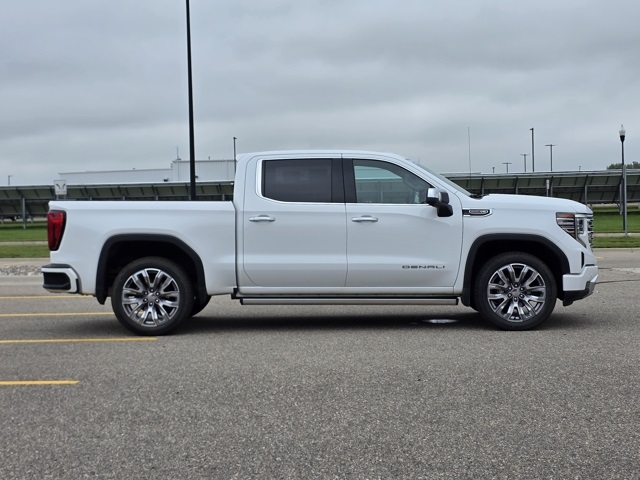 2023 GMC Sierra 1500 4WD Crew Cab Short Box Denali