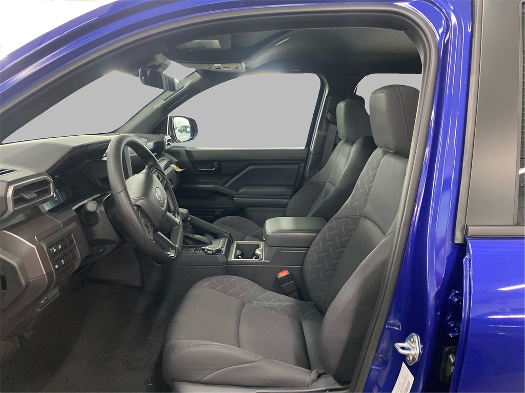 2025 Toyota Tacoma SR5 Double Cab photo 5