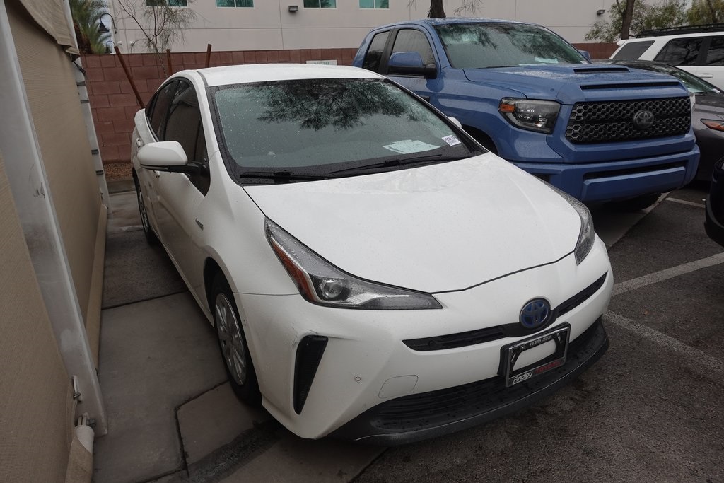 2021 Toyota Prius LE photo 2