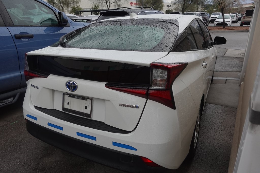 2021 Toyota Prius LE photo 3