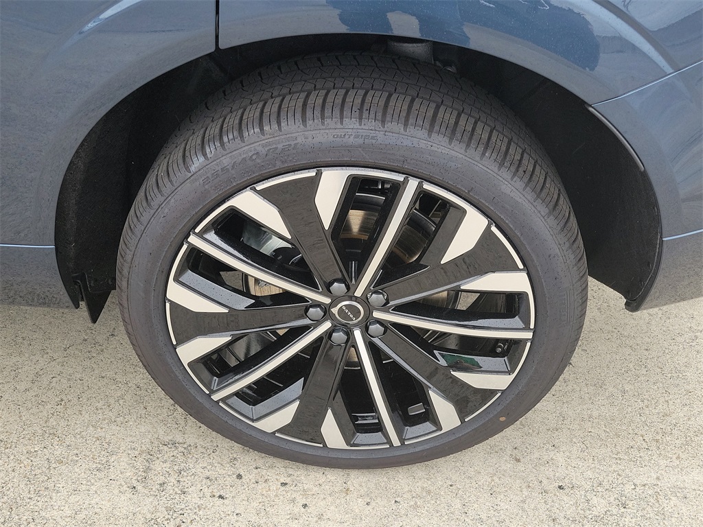 new 2026 Volvo XC60 Plug-In Hybrid car, priced at $74,235