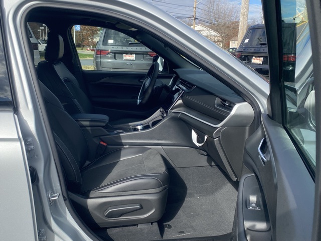new 2025 Jeep Grand Cherokee L car, priced at $38,889