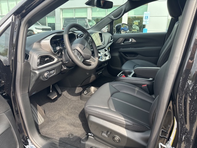 2026 Chrysler Pacifica photo 12