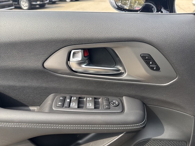 2026 Chrysler Pacifica photo 13