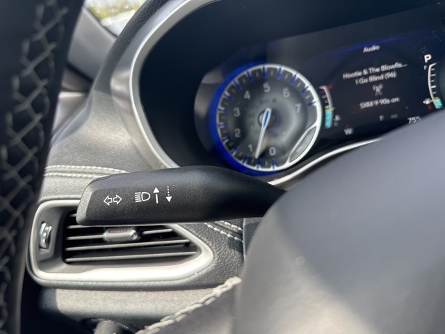 2026 Chrysler Pacifica photo 19
