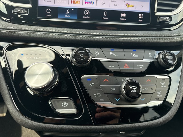 2026 Chrysler Pacifica photo 22