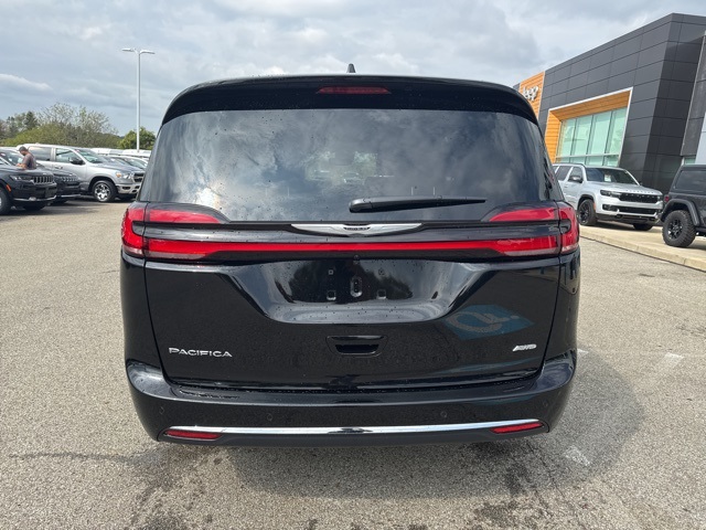 2026 Chrysler Pacifica photo 6