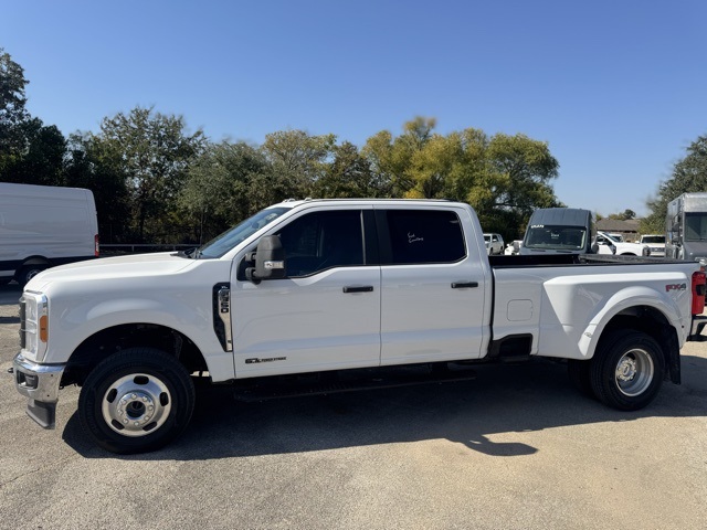 2023 Ford F-350 photo 2