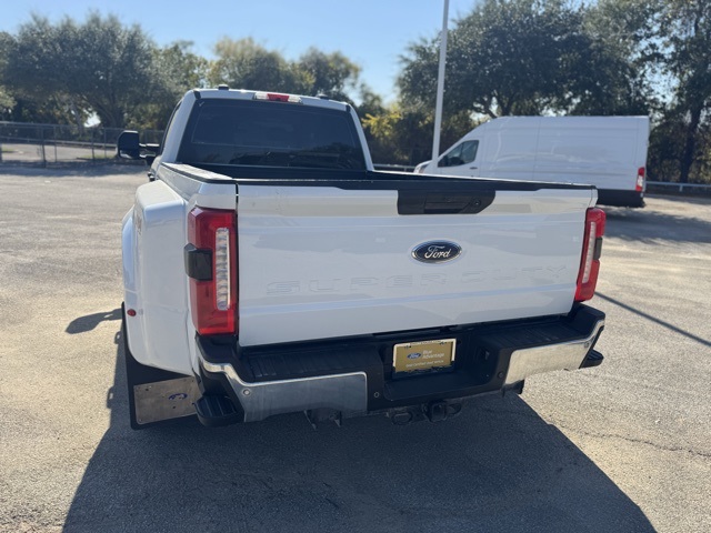 2023 Ford F-350 photo 3