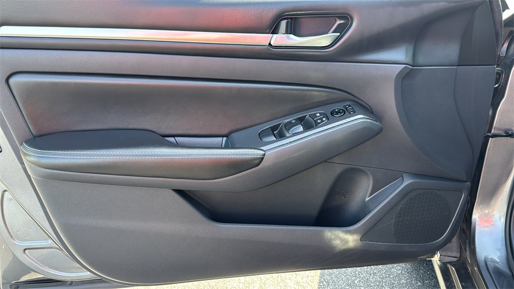 2022 Gun Metallic Nissan Altima 2.5 SV FWD Sedan
