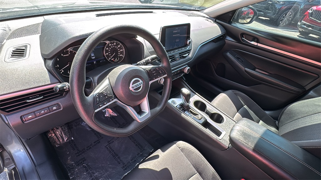 2022 Gun Metallic Nissan Altima 2.5 SV FWD Sedan