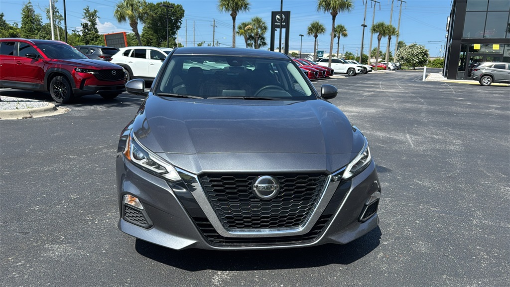 2022 Gun Metallic Nissan Altima 2.5 SV FWD Sedan