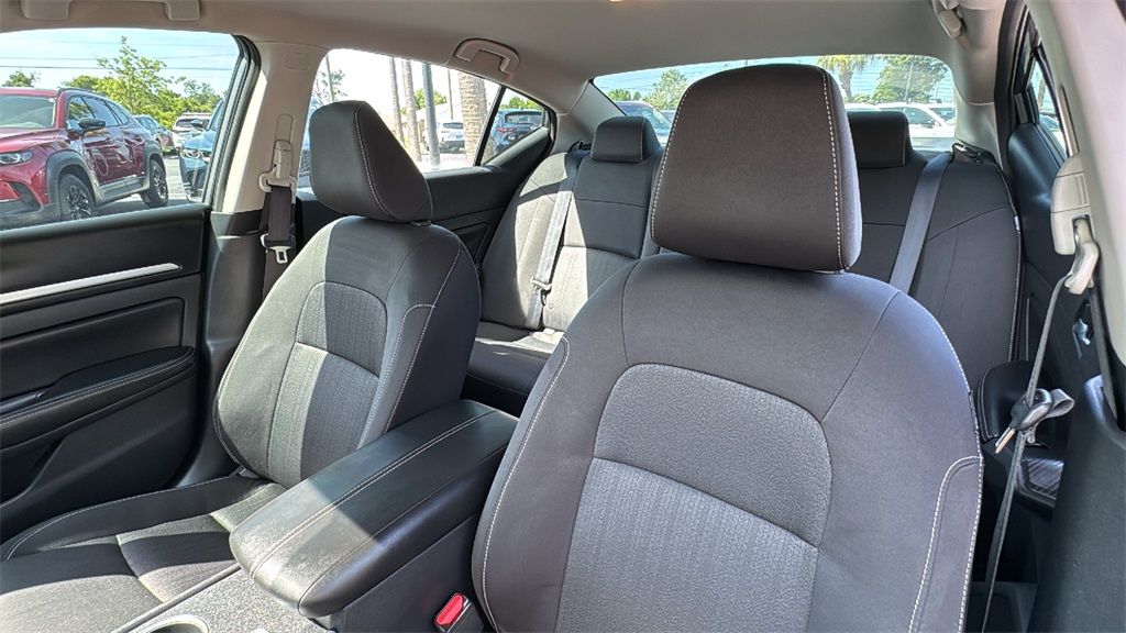 2022 Gun Metallic Nissan Altima 2.5 SV FWD Sedan