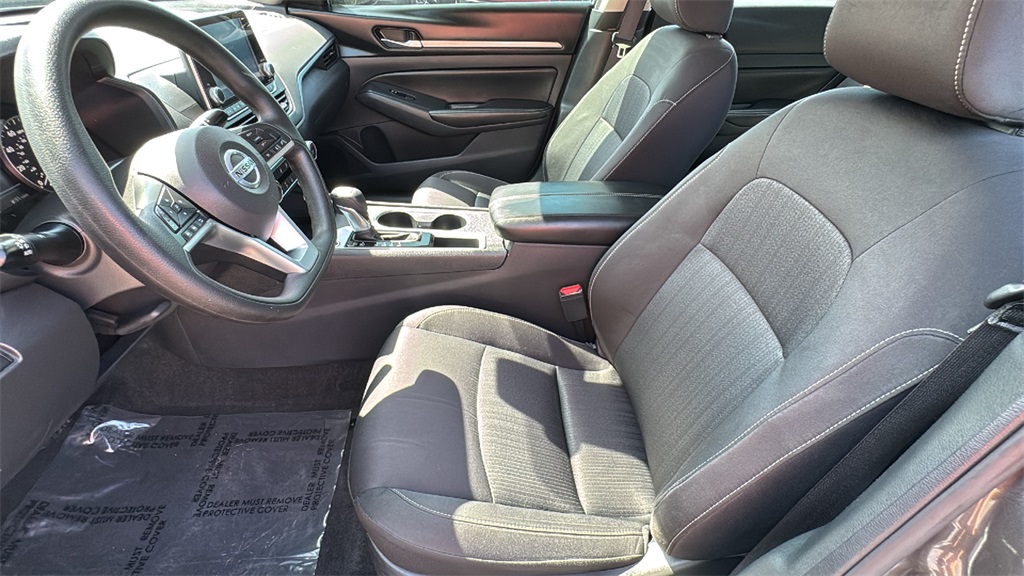 2022 Gun Metallic Nissan Altima 2.5 SV FWD Sedan