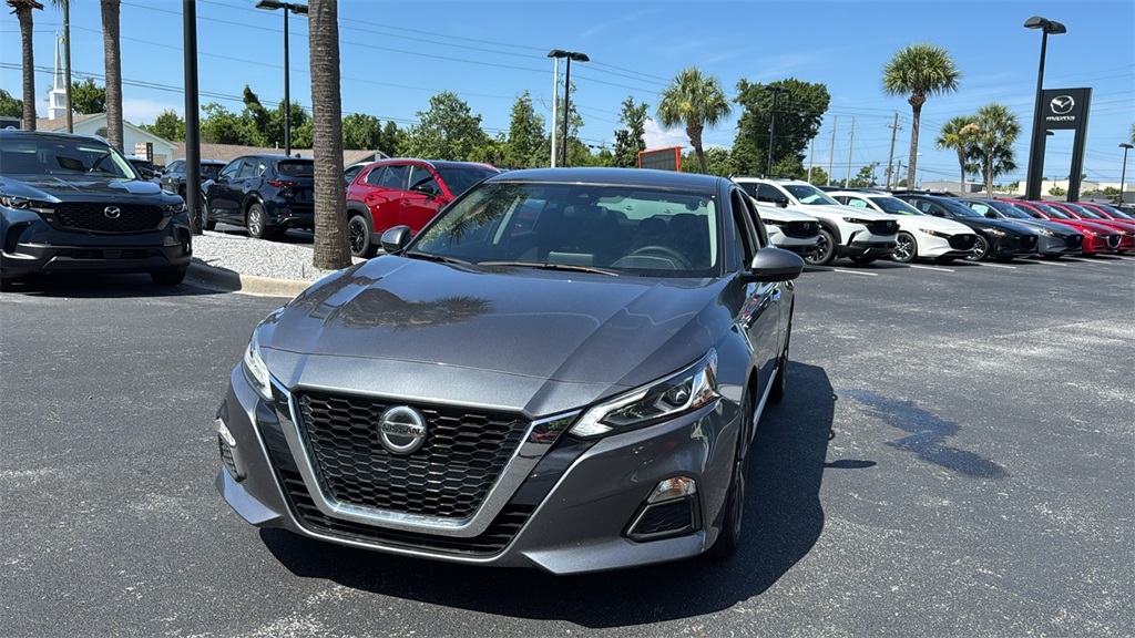 2022 Gun Metallic Nissan Altima 2.5 SV FWD Sedan