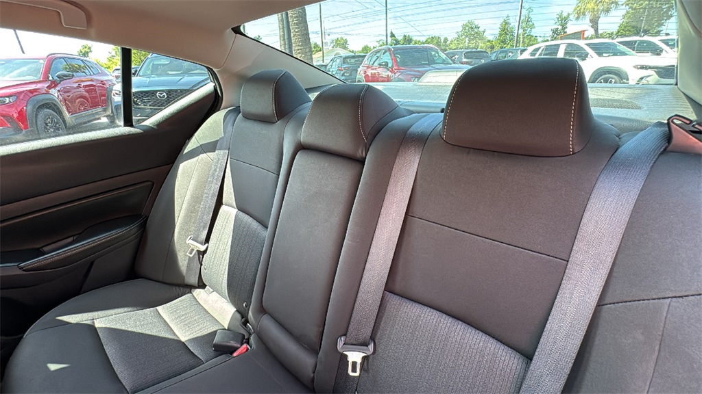 2022 Gun Metallic Nissan Altima 2.5 SV FWD Sedan