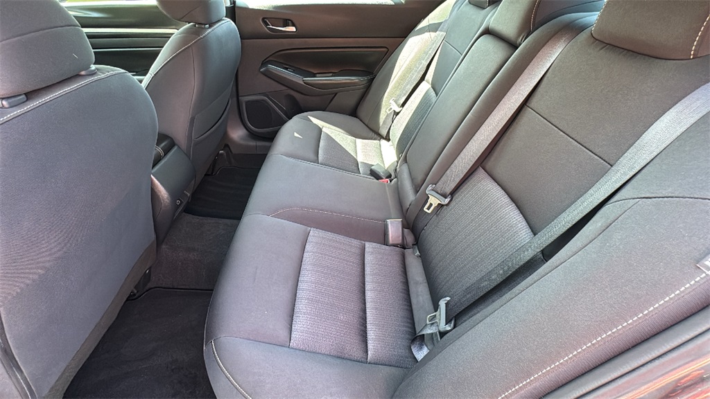 2022 Gun Metallic Nissan Altima 2.5 SV FWD Sedan