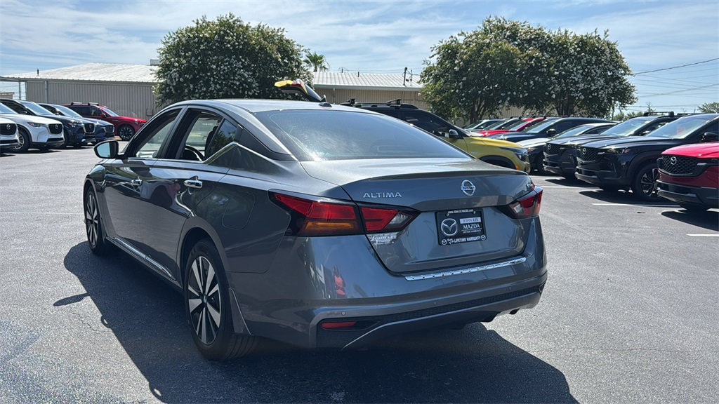2022 Gun Metallic Nissan Altima 2.5 SV FWD Sedan