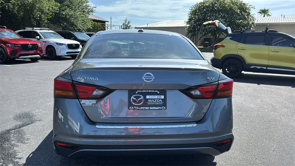 2022 Gun Metallic Nissan Altima 2.5 SV FWD Sedan