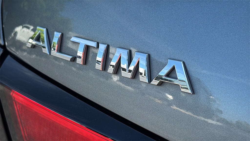 2022 Gun Metallic Nissan Altima 2.5 SV FWD Sedan