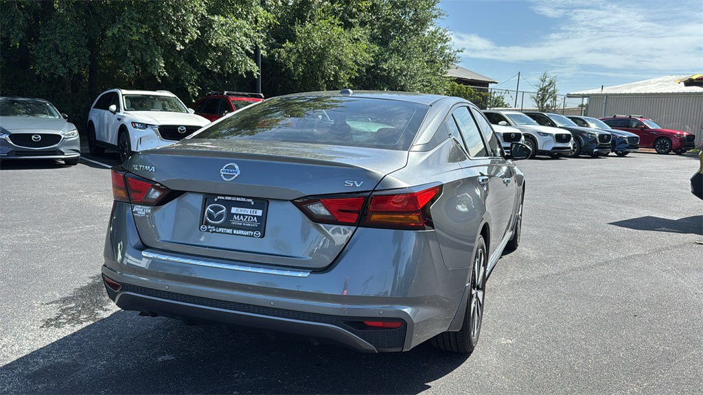 2022 Gun Metallic Nissan Altima 2.5 SV FWD Sedan