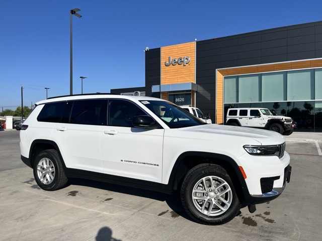 2025 Jeep Grand Cherokee L Laredo's photo