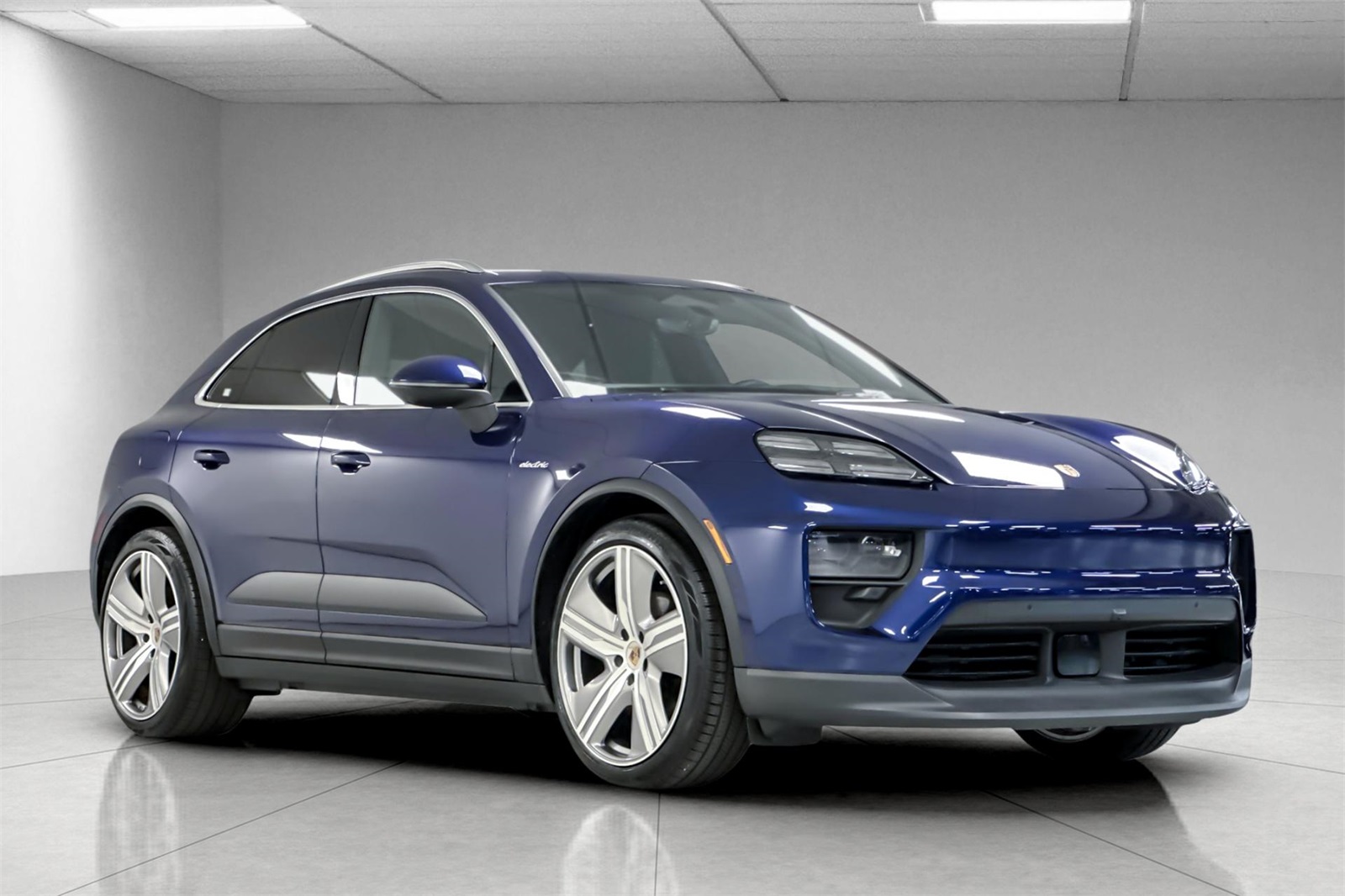 2025 Porsche Macan 4 Electric photo 10