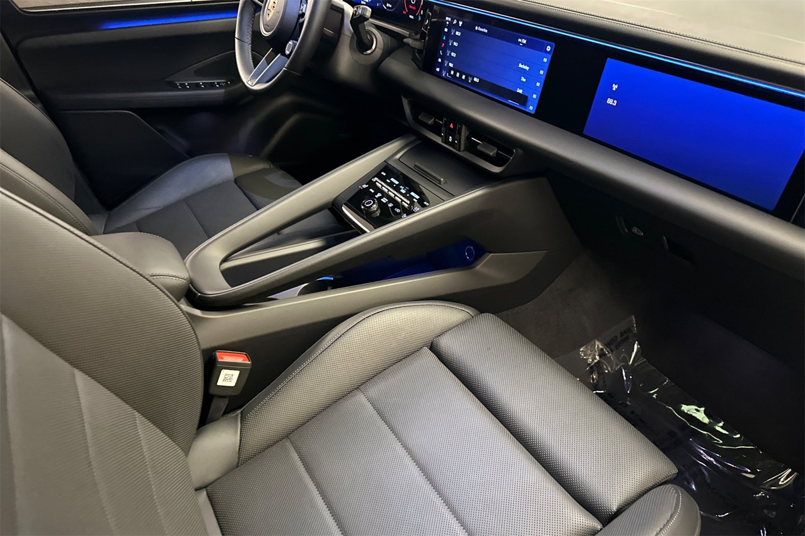 2025 Porsche Macan 4 Electric photo 16