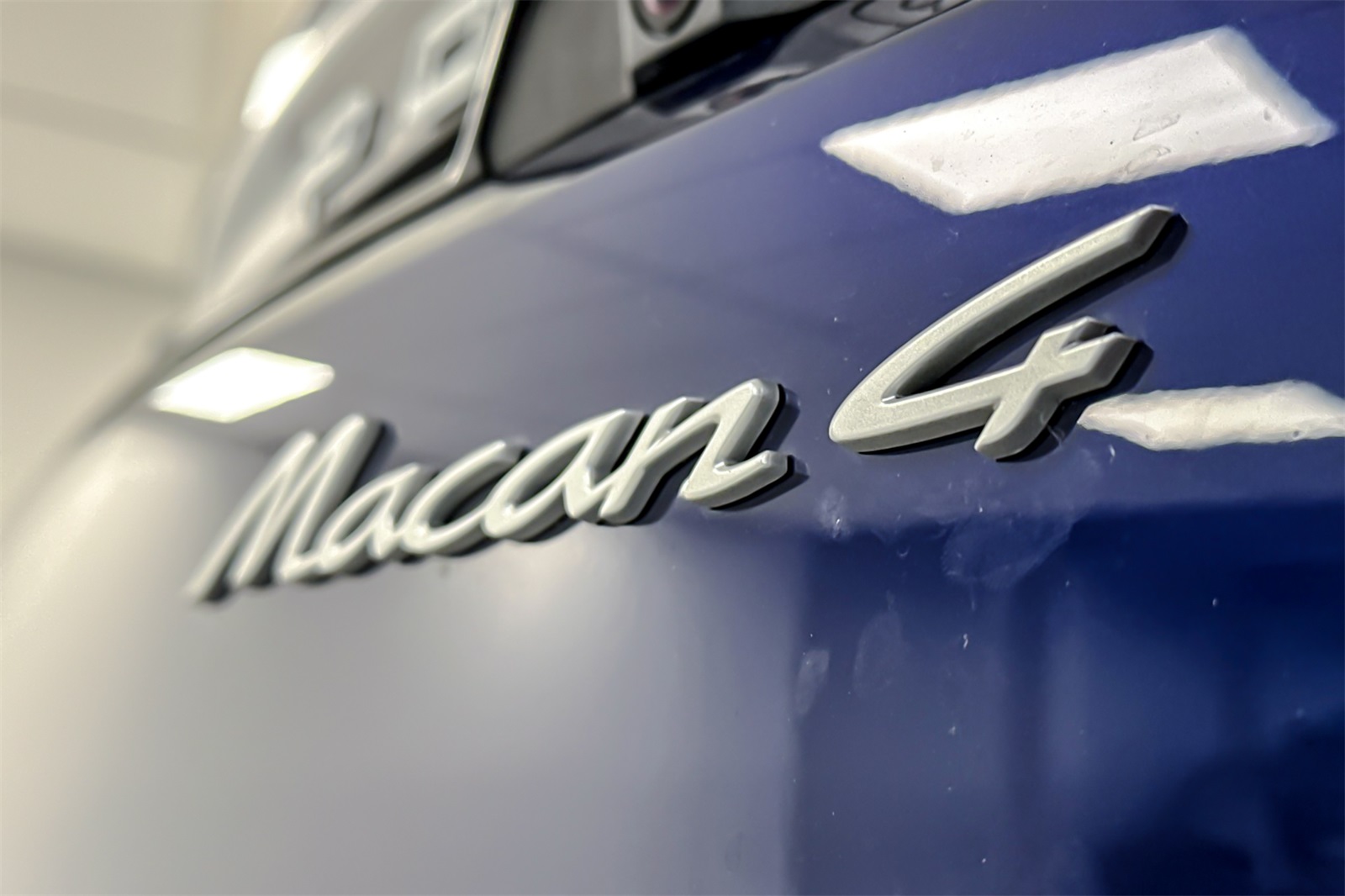 2025 Porsche Macan 4 Electric photo 25