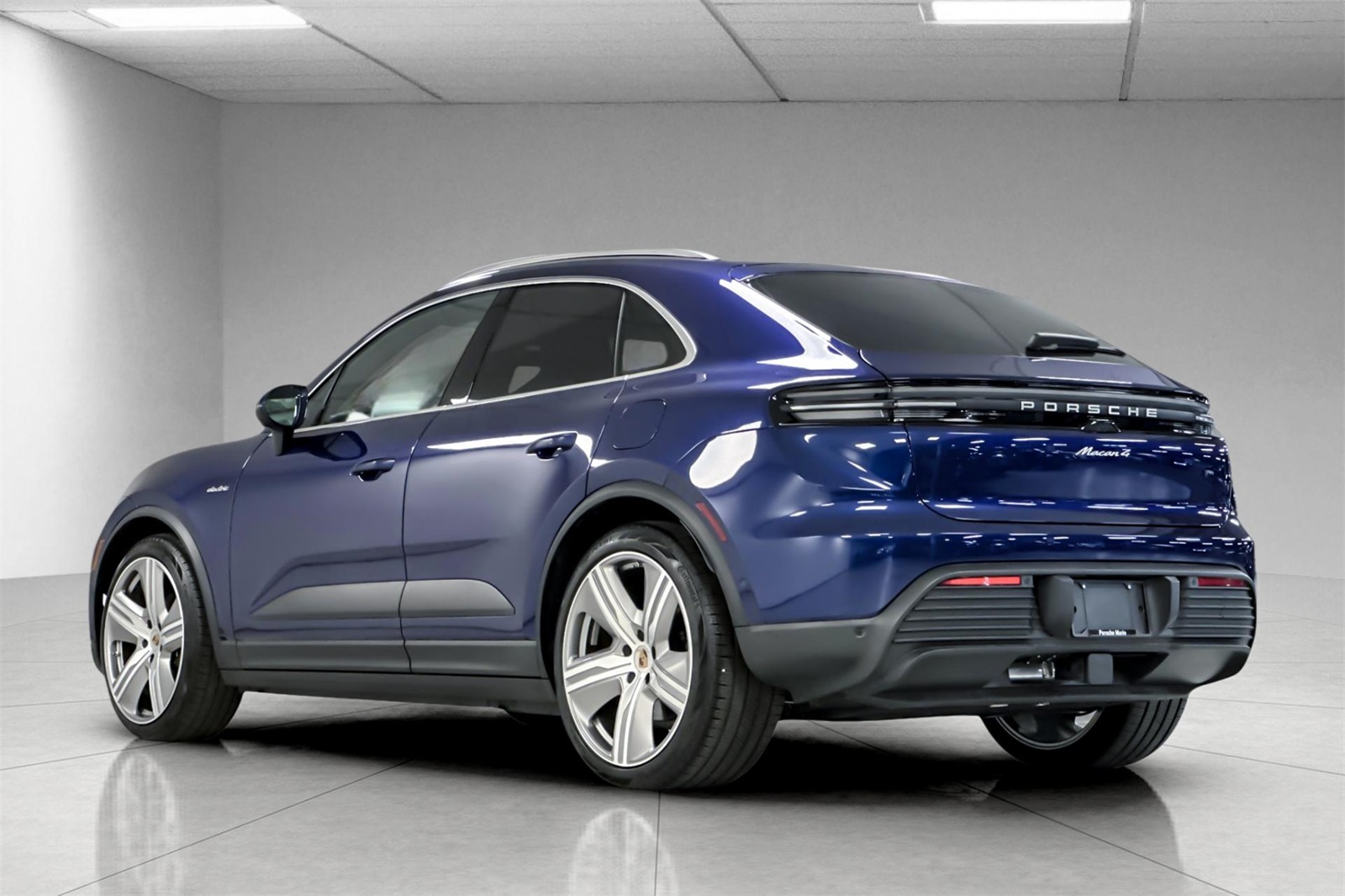2025 Porsche Macan 4 Electric photo 3