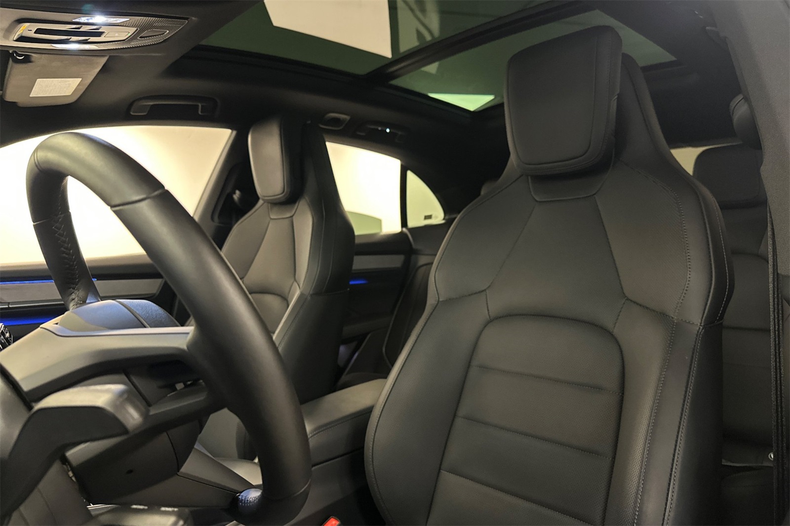 2025 Porsche Macan 4 Electric photo 5