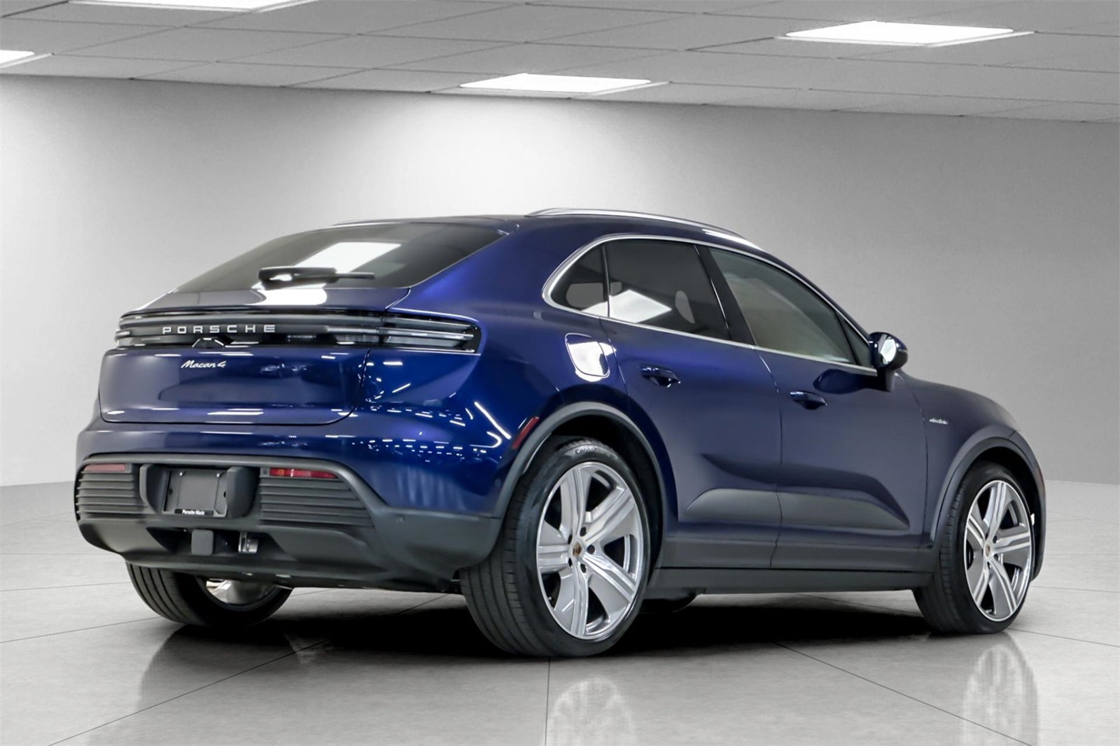 2025 Porsche Macan 4 Electric photo 8