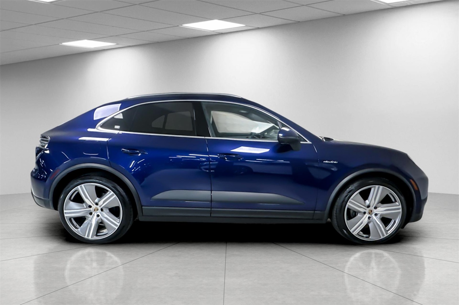 2025 Porsche Macan 4 Electric photo 9
