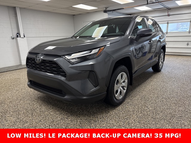 2023 Toyota RAV4 LE's photo