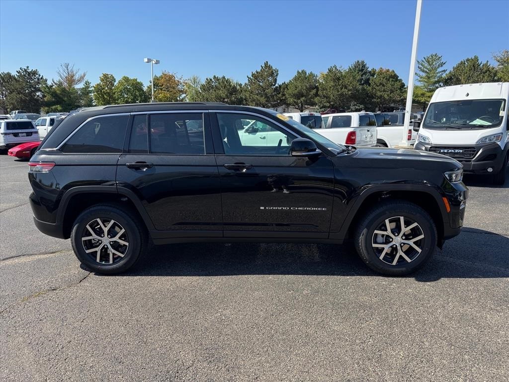2025 Jeep Grand Cherokee Limited photo 2