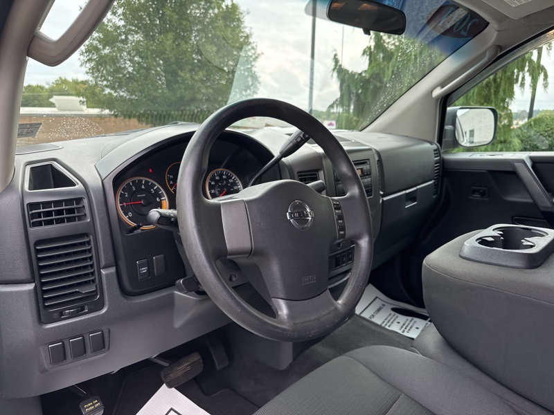 2011 Nissan Titan S Crew Cab photo 9