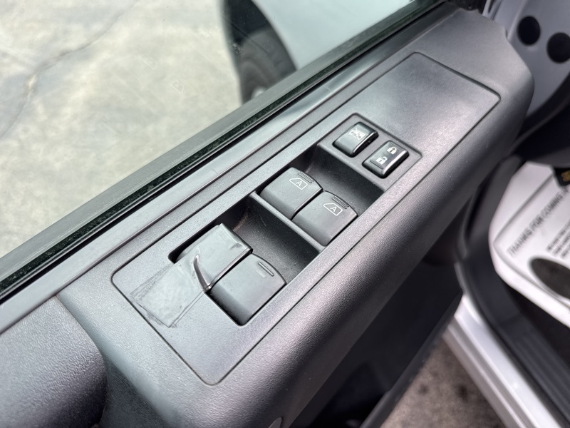 2011 Nissan Titan S Crew Cab photo 13