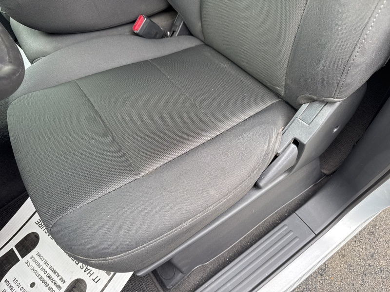 2011 Nissan Titan S Crew Cab photo 16