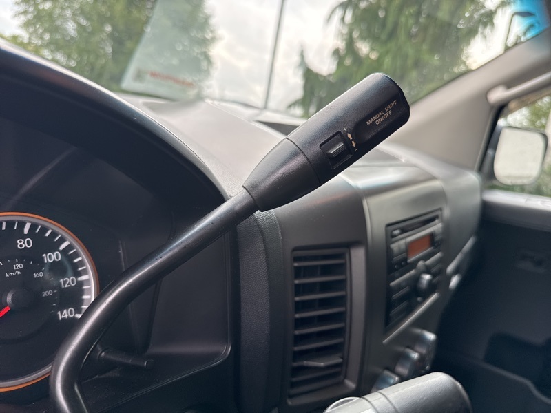 2011 Nissan Titan S Crew Cab photo 21