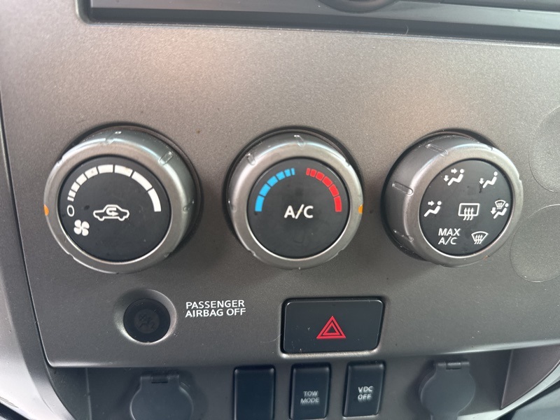 2011 Nissan Titan S Crew Cab photo 23